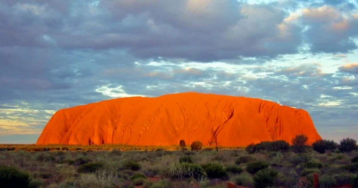 Stânca Uluru din Australia. Foto: wikipedia