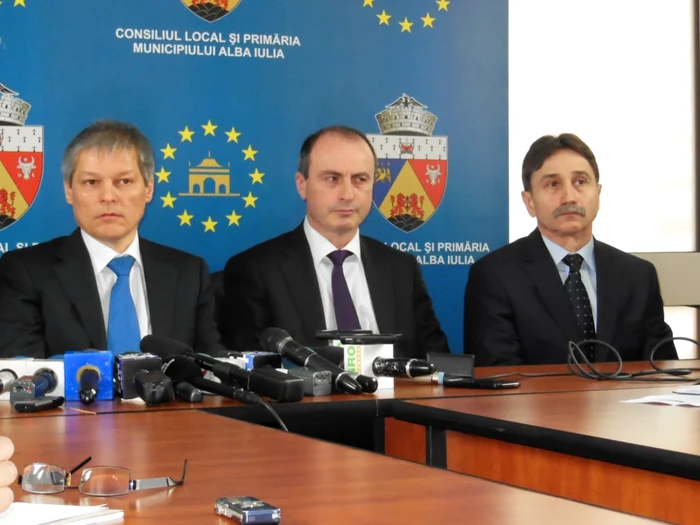 Premierul Dacian Cioloş, ministrul Achim Irimescu şi preşedintele Consiliului Judeţean Alba, Ion Dumitrel