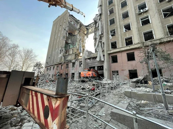 Clădire distrusă de bombardamente la Mîkolaiv FOTO EPA-EFE