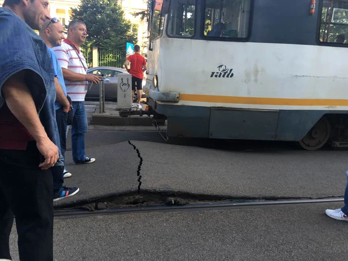 
    Tramvaiele au rămas blocate la VictorieiFoto: Facebook   
