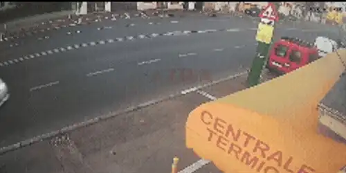 Polițist din Constanța prins băut la volan, accident surprins de camerele de supraveghere 1 gif