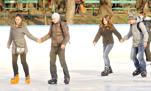 În Bucureşti  au fost deschise  şase patinoare jpeg