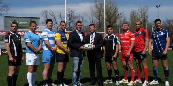 Căpitanii celor 8 echipe participante la Superliga de rugby * Foto: Marian Burlacu