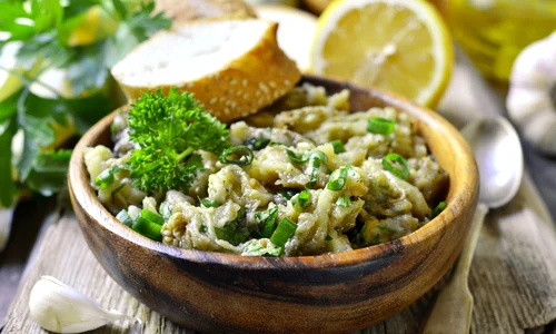 Salata de vinete  Sursa foto shutterstock 300480098 jpg