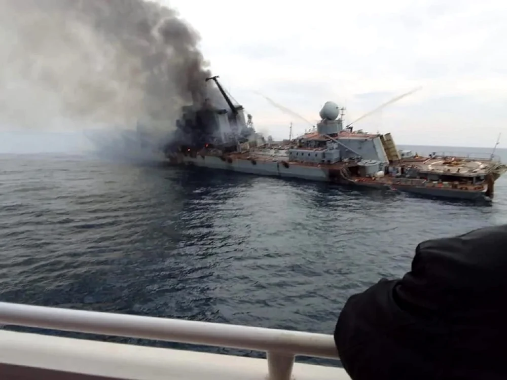 Nava Moskva înainte de scufundare Foto: twitter/ unian