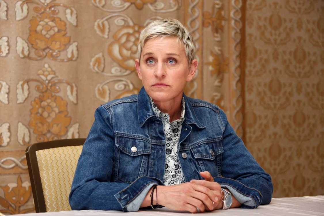 Ellen Degeneres a fost criticată de mai mulţi internauţi, unii dintre ei spunând că imaginea este rasistă şi
insensibilă FOTO Hepta