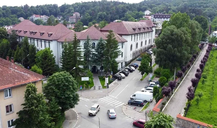 Colegiul Naţional „Mircea cel Bătrân” - liceul din Vâlcea cu cele mai multe medii de 10 la BAC 2022 Foto Constantin Drăghici