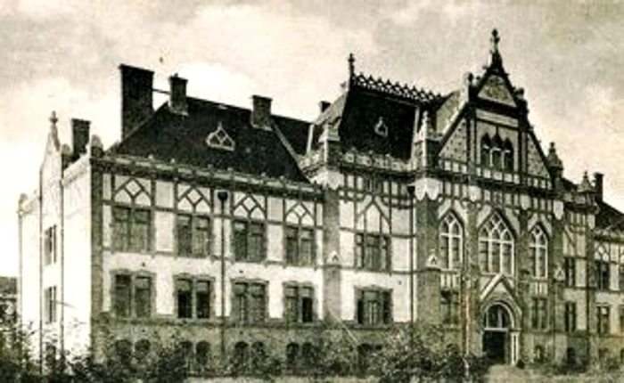 Liceul Carmen Sylva acum mai bine de un secol FOTO Wikipedia