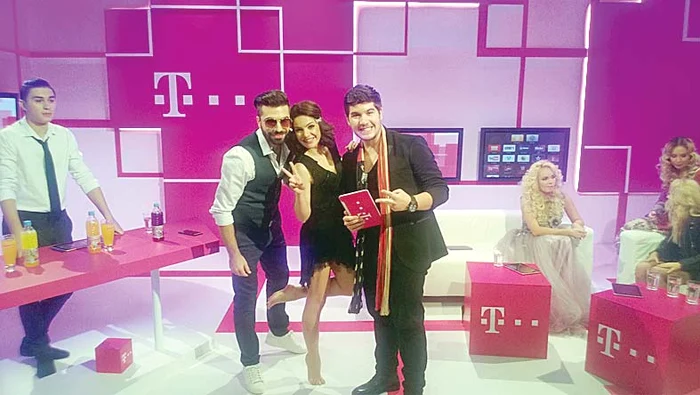 Oana Tache stă desculţă că nu o “vede” camera de filmat