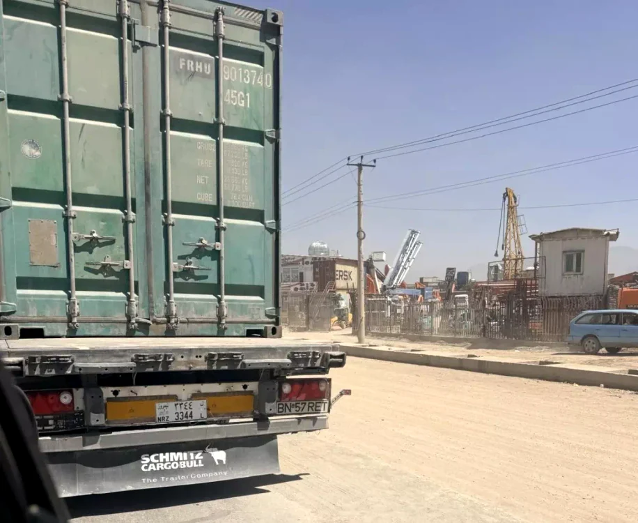 Alt camion cu numere românești în Kabul