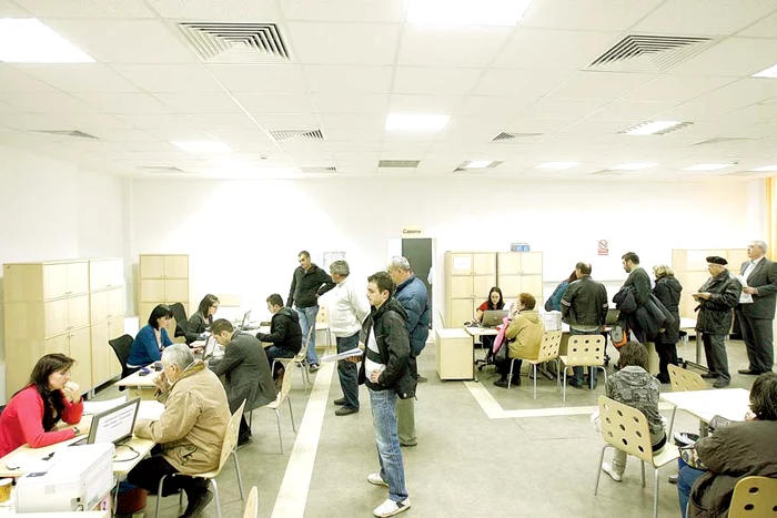 Pierzi ajutorul social, dacă nu plăteşti dările la stat