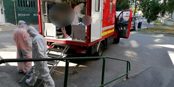 pacienti in curtea sju slatina