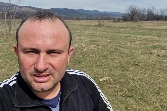 Aurelian Cosmin Chirițoiu, fost polițist local, deține o fermă cu 40 de capre Foto: Facebook