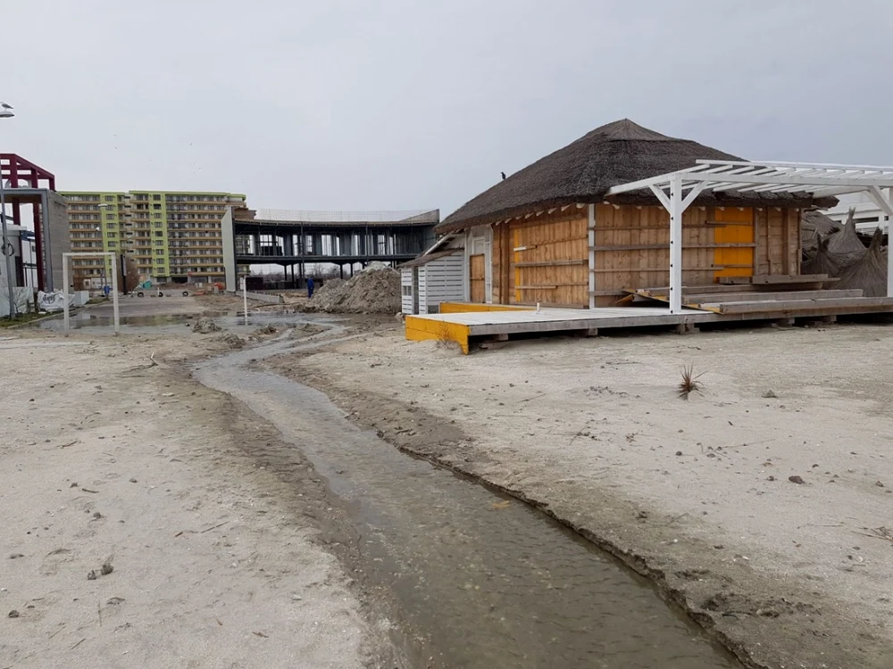 Ape uzate deversate in Mare FOTO Politia Locala Constanta