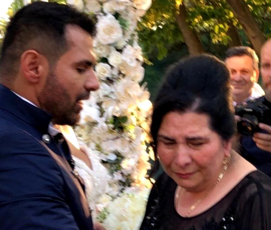 3 mama lui florin pastrama a plans in hohote la nunta fiului sau jpg jpeg