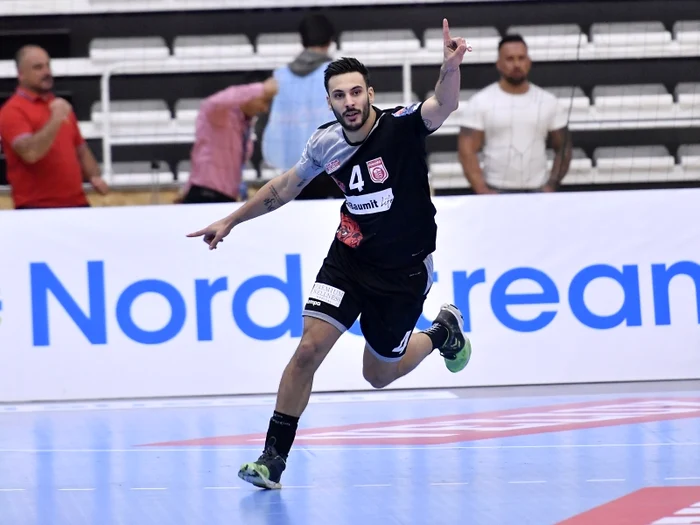 Hugo Descat a marcat 15 goluri în actuala ediție a Ligii Campionilor la handbalFoto: EPA