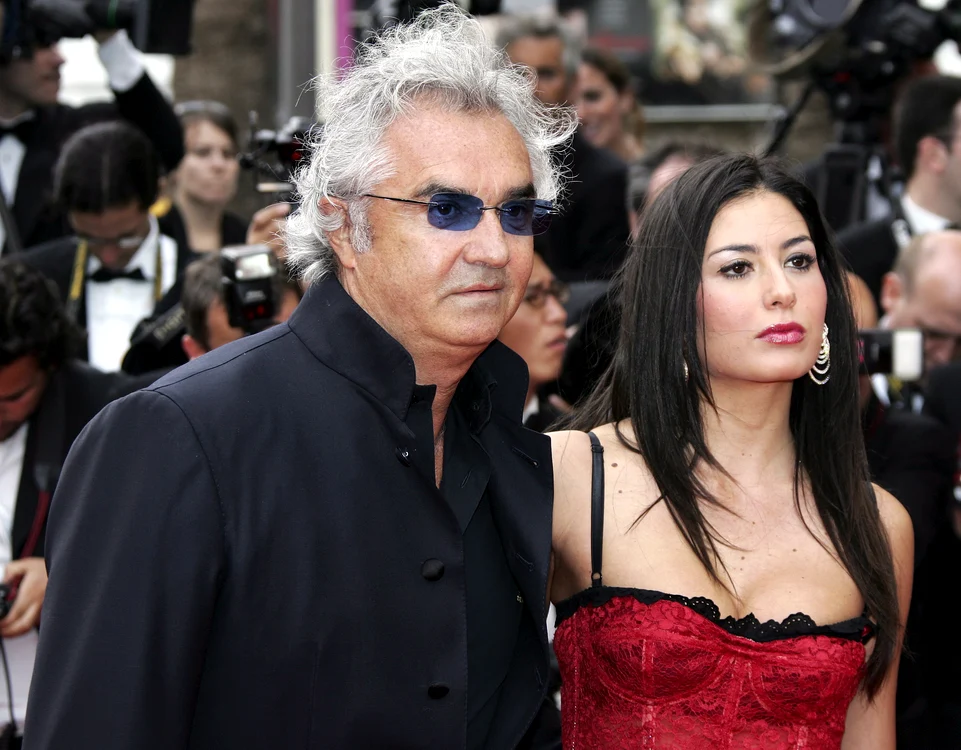 
    Flavio Briatore solicită un milion de euro  