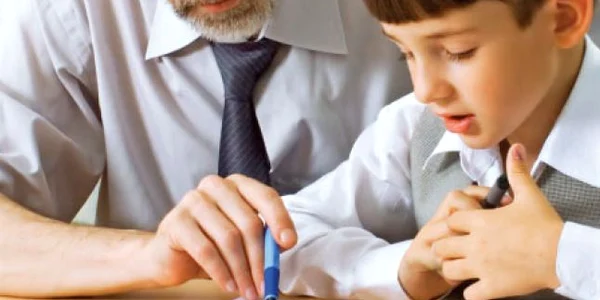 Copiii care învaţă greu alfabetul ar putea suferi de dislexie