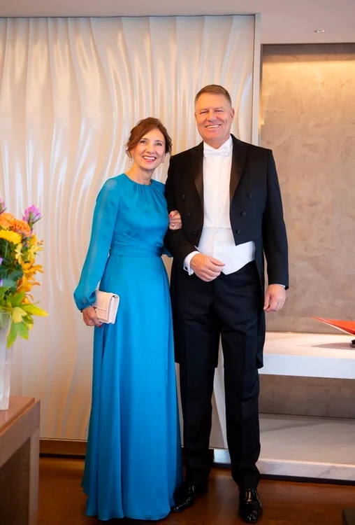 Carmen Iohannis a ales o rochie albastră pentru ceremonia de încoronare a Împăratului Japoniei