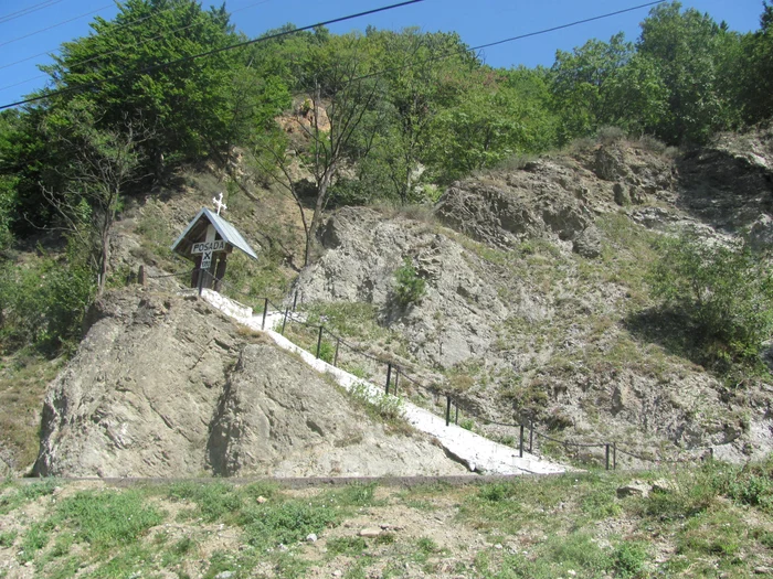 Monument ridicat la Perisani und elocalnicii cred că s-au dat luptele de la Posada