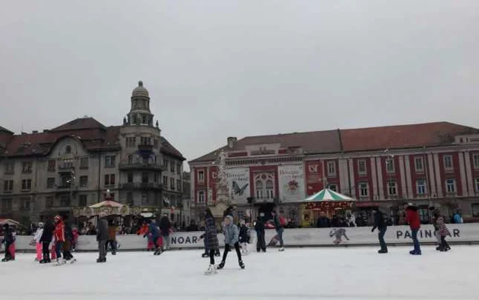 Patinoarul din Piaţa Libertăţii FOTO Ş.Both