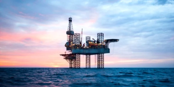 Platforma petroliera FOTO Shutterstock