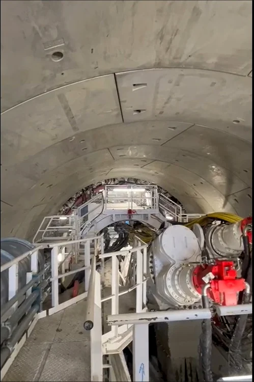 Lucrări de străpungere a unui tunel