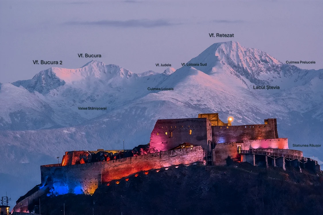 Cetatea Devei și vârfurile Retezatului. Foto: Claudiu Nelega. Facebook. 