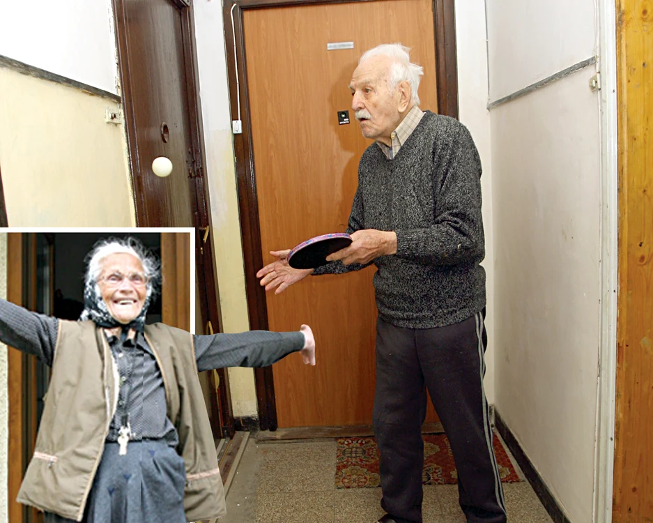 
    Tanti Elena şi moş Nicolae  