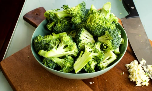 CLICKPENTRUFEMEI louis hansel h39GHaRssNo unsplash jpg