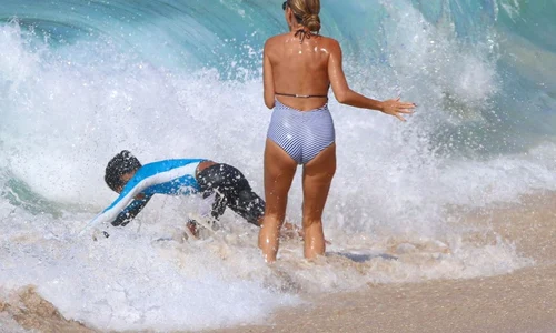 Exclusive    Model Heidi Klum And Family Frolic On Caribbean Beach ***NO USE W/O PRIOR AGREEMENT   CALL FOR PRICING*** jpeg