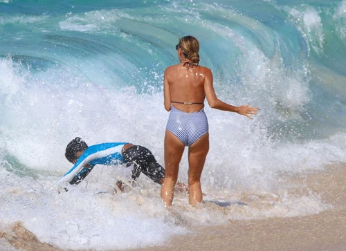Exclusive Model Heidi Klum And Family Frolic On Caribbean Beach ***NO USE W/O PRIOR AGREEMENT CALL FOR PRICING*** jpeg