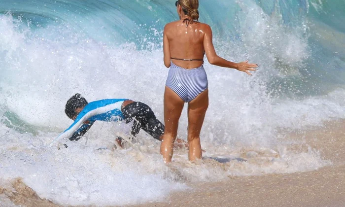Exclusive Model Heidi Klum And Family Frolic On Caribbean Beach ***NO USE W/O PRIOR AGREEMENT CALL FOR PRICING*** jpeg
