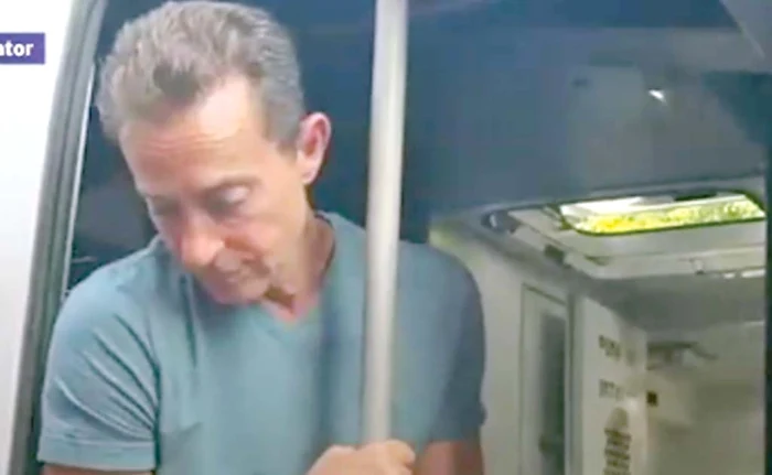 
    Radu Mazăre, ieri, în duba care-l ducea la Poarta Albăcaptură: digi24  