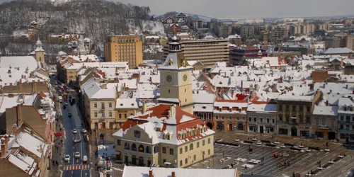 Turiştii pot afla mai uşor informaţii despre principalele obiective din Braşov. Foto: Adevărul