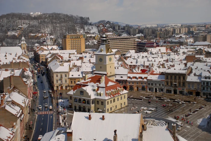 Turiştii pot afla mai uşor informaţii despre principalele obiective din Braşov. Foto: Adevărul