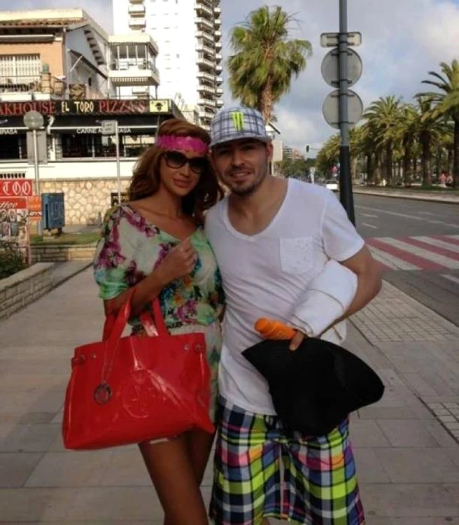 
    Bianca Drăguşanu şi Adrian Cristea în vacanţă. (Foto: arhiva personală)  