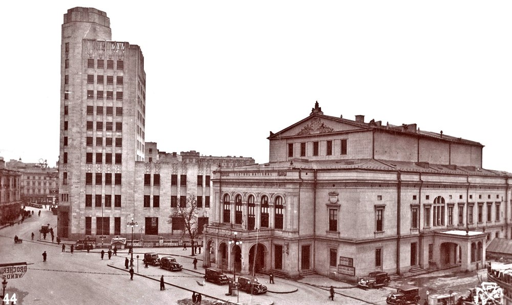 Cum ne-au furat sovieticii patrimoniul Teatrului Național. Construcția a fost distrusă de bombardamentele din 1944