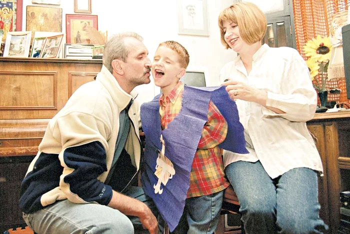 2001 Imagine de colecţie: Şerban Ionescu alături de soţia sa, Magda Catone, şi de fiul lor, Carol (Foto: Mediafax)