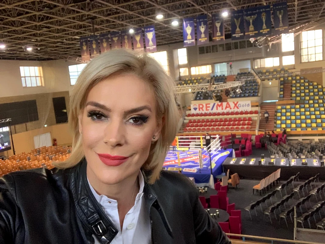 Roxana Ciuhulescu 18 jpg