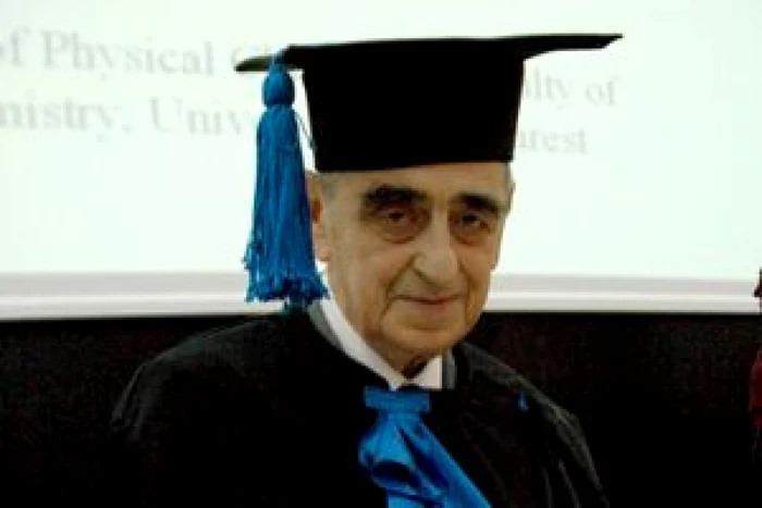 Eugen Segal, academician şi chimist, a publicat aproape 500 de lucrări de specialitate FOTO: Agerpres
