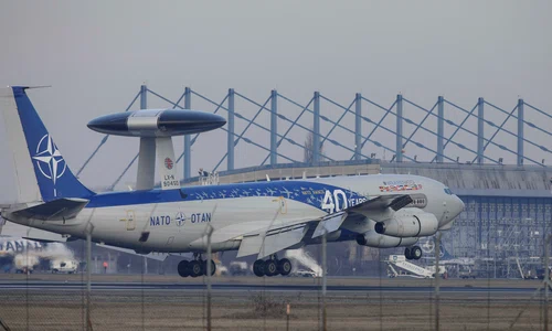 Primul dintre cele trei avioane AWACS care vor opera din România aterizează în Otopeni, Ilfov. FOTO Inquam Photos / George Călin