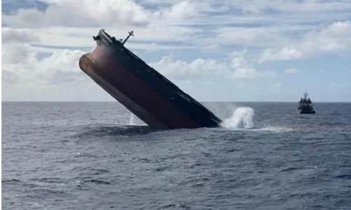 nava scufundata jpg