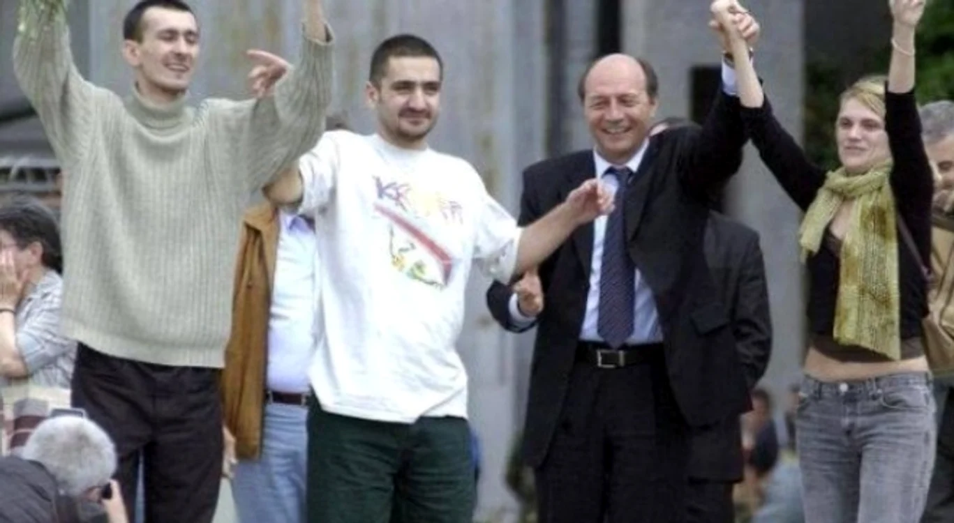 
    Traian Băsescu şi-a făcut un titlu de glorie din eliberarea jurnaliştilor Sorin Mişcoci, Ovidiu Ohanesian şi Marie Jeanne IonFoto: arhiva Click!  