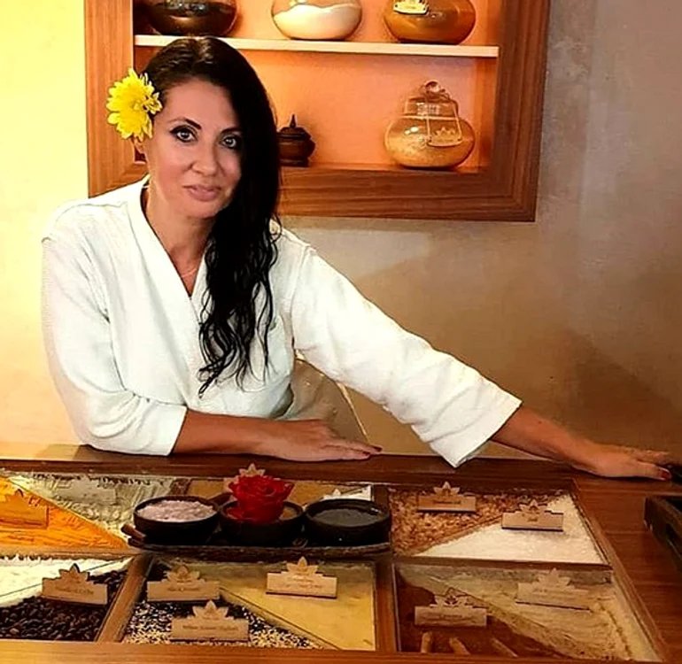 Așa arată mama Antonie la 53 de ani