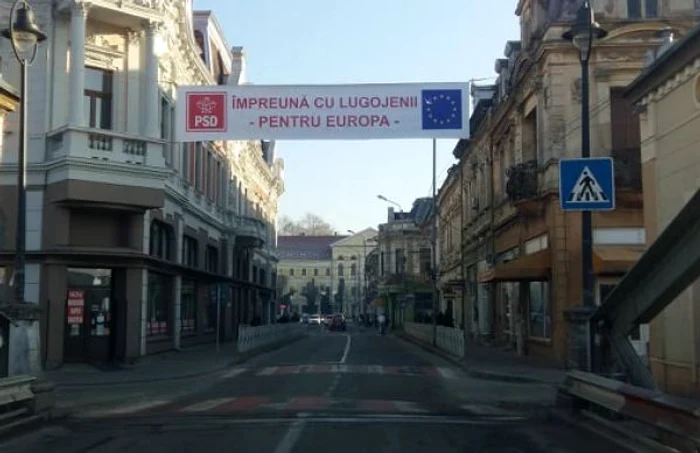 PSD a montat la Lugoj zeci de bannere cu mesaul „Împreună cu lugojenii pentru Europa” FOTO Daniel Dancea