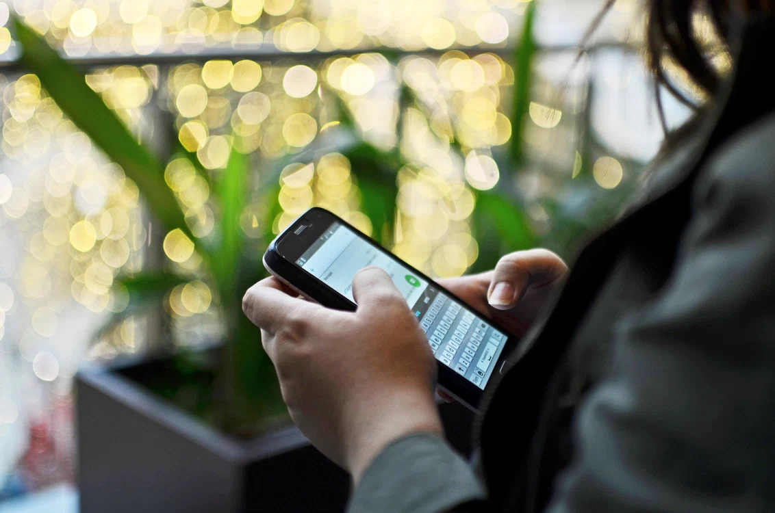 Apelurile telefonice pierd teren în fața mesajelor scrise. Imagine cu caracter ilustrativ Pixabay 