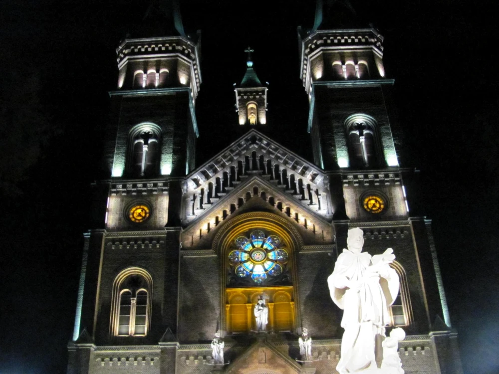 Iluminare arhitecturală la Biserica Millenium din Timişoara