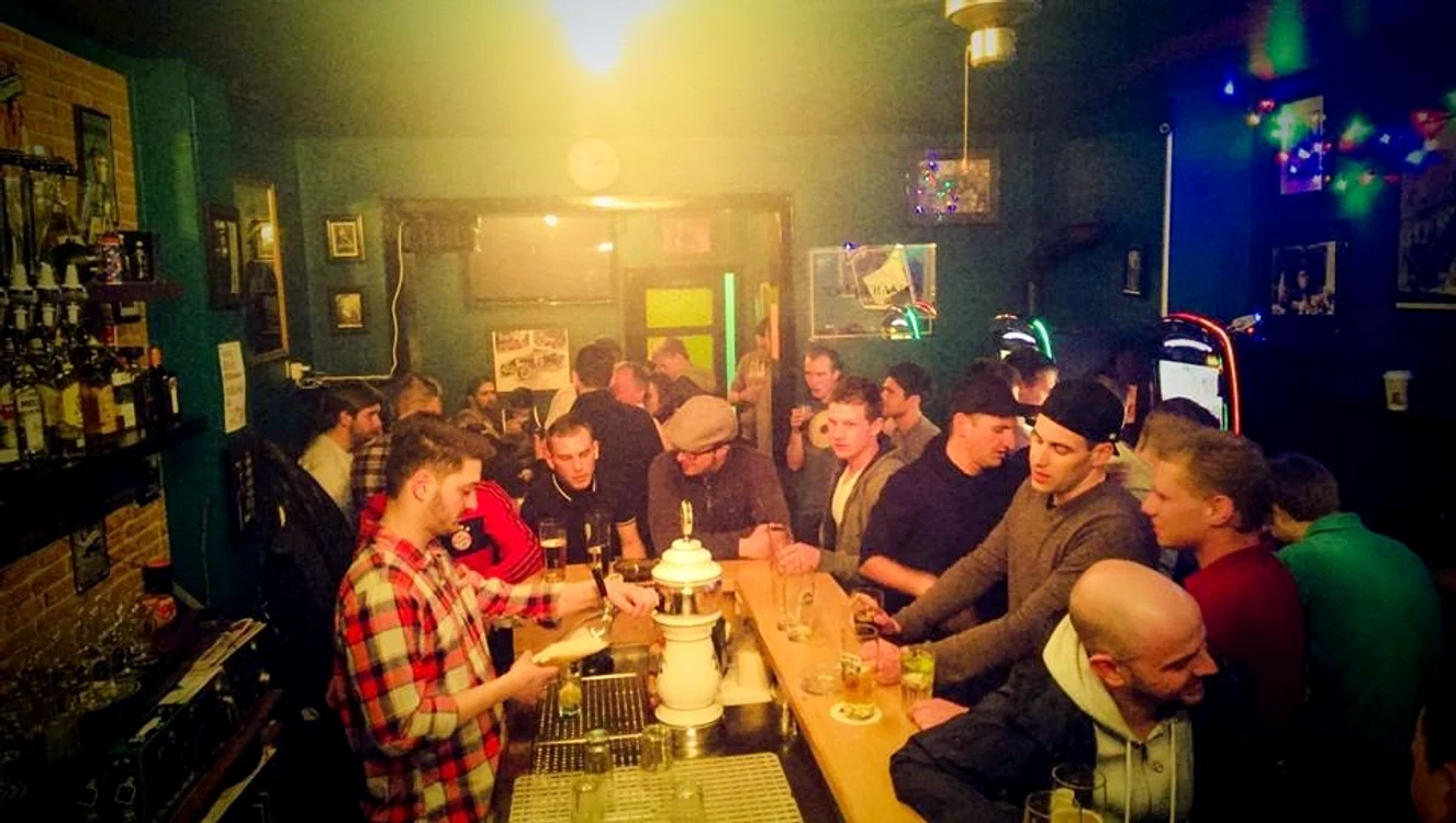 Localul românului se umple de tineri în weekend. Foto Adevărul
