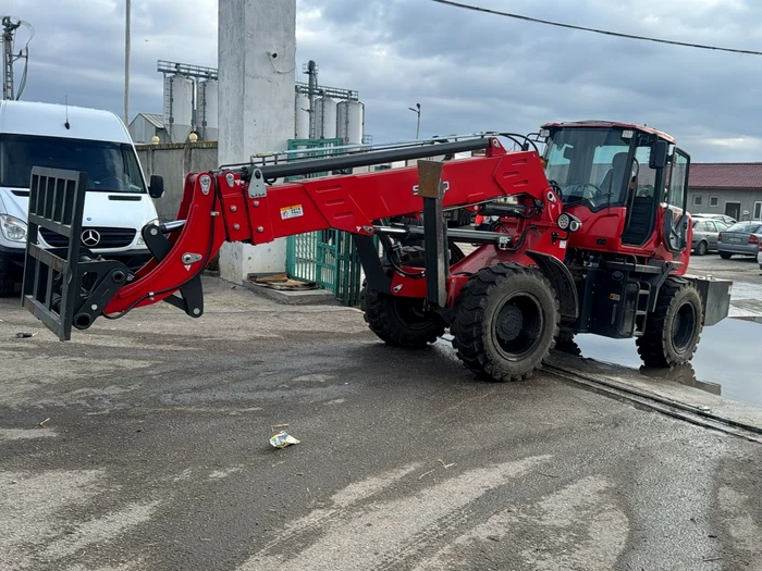 Un utilaj a lovit autoturismul, doi bărbați decedând FOTO: martor